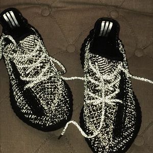 Yeezy 350v2 static black